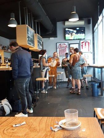 Mundaka Hostel & Sports Cafe